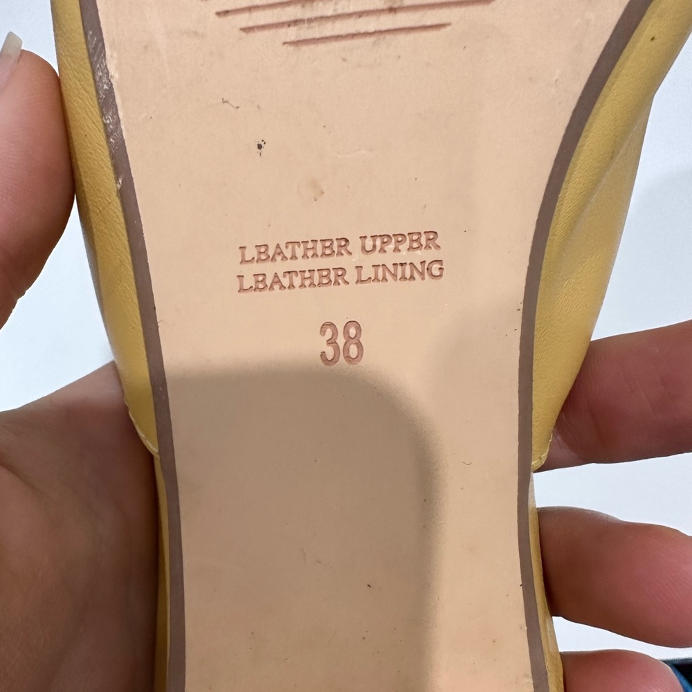 FLORSHEIM leather mules in mustard with gold chain, size 38 - Picture 6 of 9